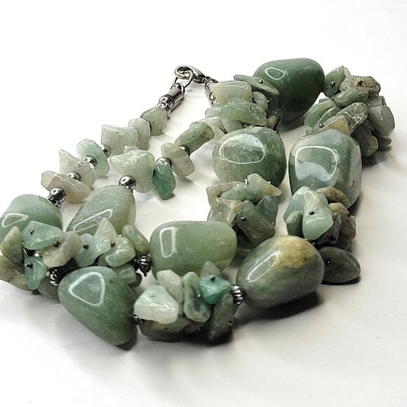 Green Necklace with Green Beads and Irregular Chip Stones - Picture 2 of 8